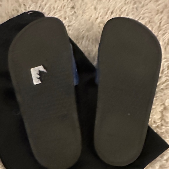 Givenchy Royal Blue Velvet Logo Slides - Picture 4 of 5